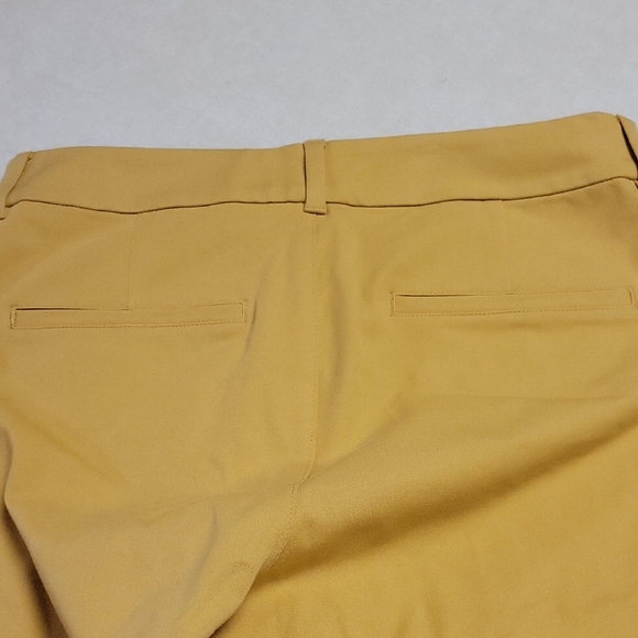 Old Navy Women's Golden Khakis - Picture 3 of 12